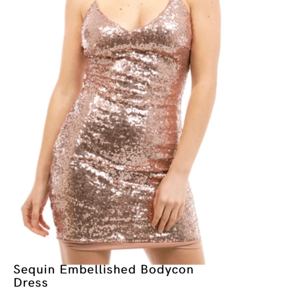 Gold sequins dress 👗